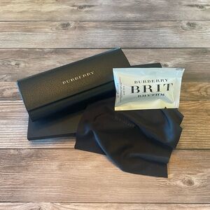 Burberry ♥️ Leather Eyeglass Case, Cleaning Cloth & sample
